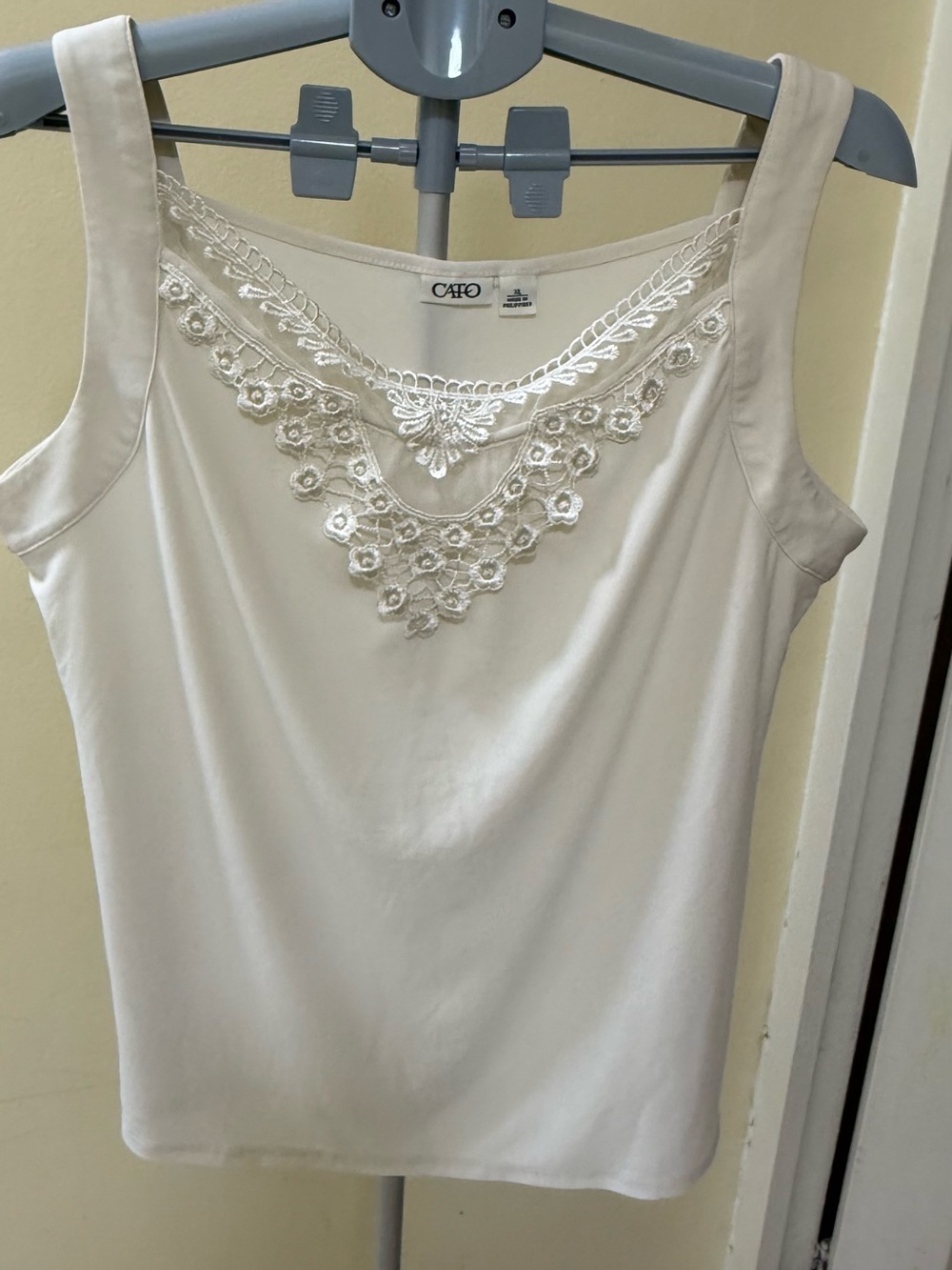 Cato Cream Lace-Embroidered Scoop Neck Camisole
